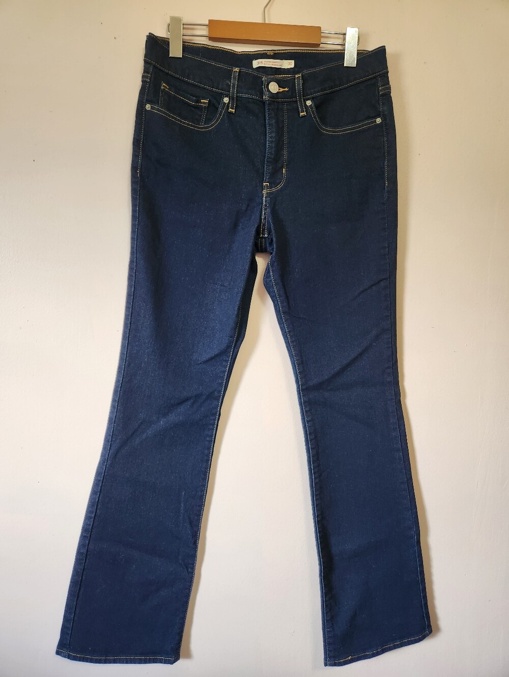 Levi's 315 Shaping Bootcut Jeans Dark Wash Indigo Size 30 EUC Tummy Slimming
